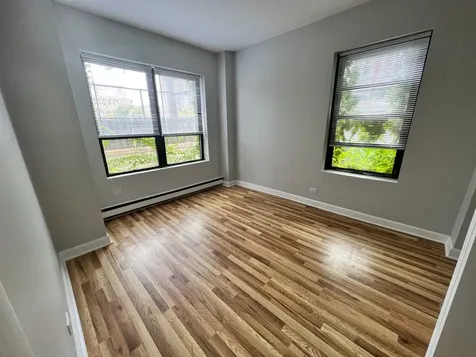 732 West Bittersweet Place Chicago IL 60613
