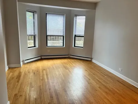 732 West Bittersweet Place Chicago IL 60613