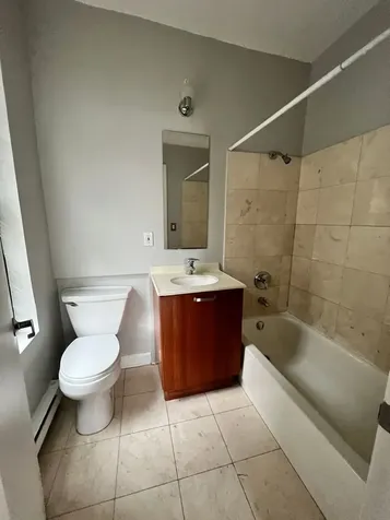 732 West Bittersweet Place Chicago IL 60613