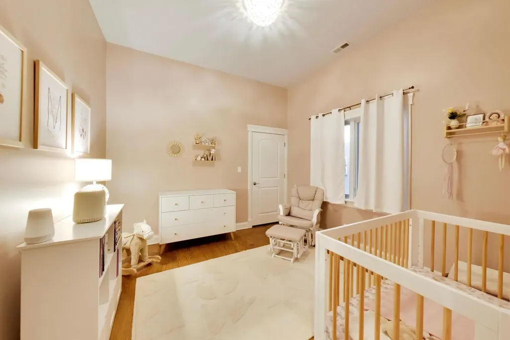 3811 North Lincoln Avenue Chicago IL 60613