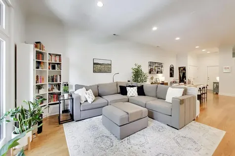 3811 North Lincoln Avenue Chicago IL 60613
