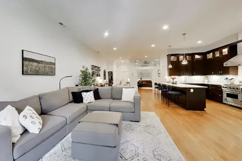 3811 North Lincoln Avenue Chicago IL 60613