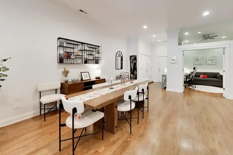 3811 North Lincoln Avenue Chicago IL 60613