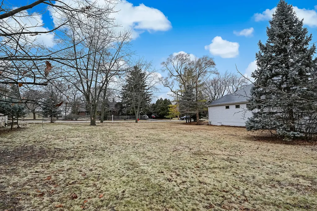 1351 South Ridge Road Willowbrook IL 60527