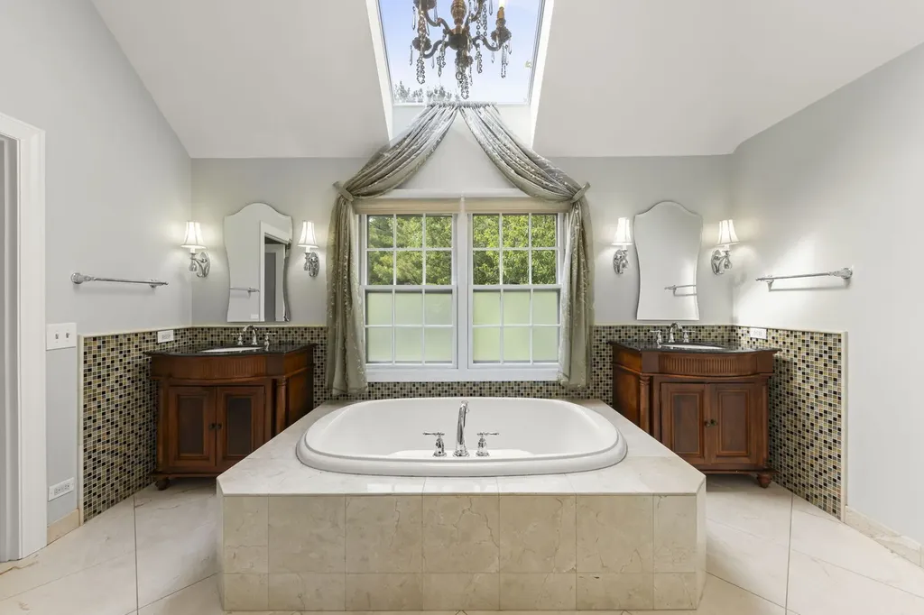 126 Stableford Drive Glen Ellyn IL 60137
