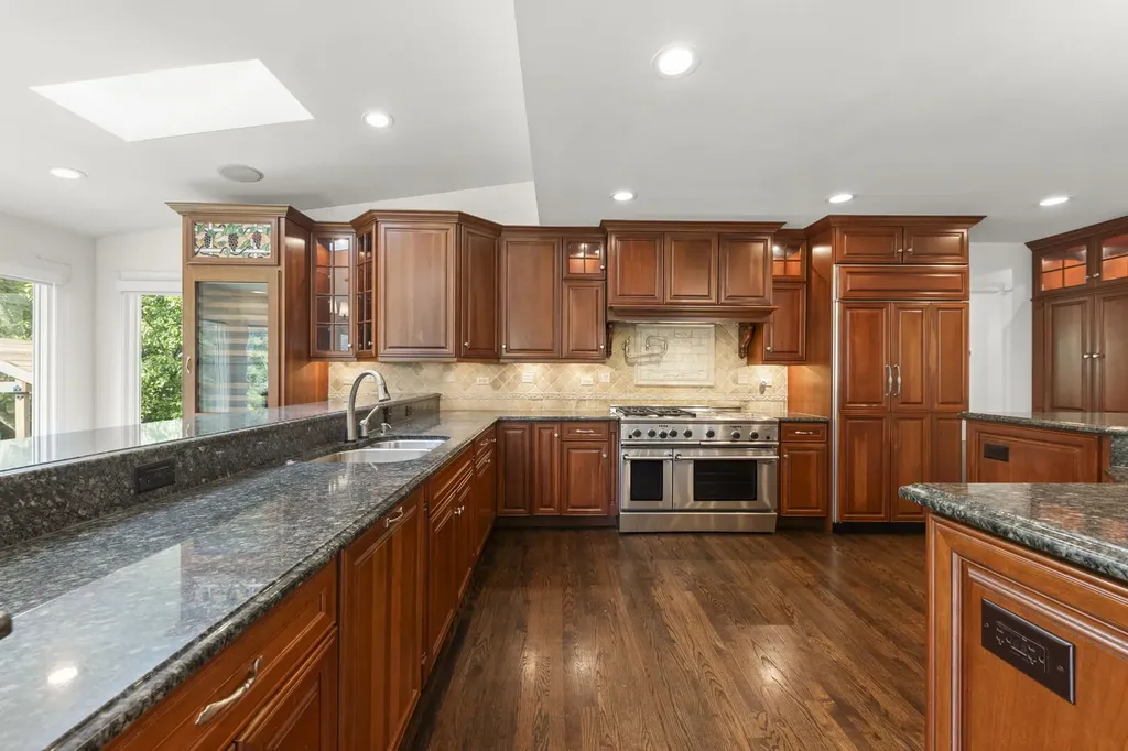 126 Stableford Drive Glen Ellyn IL 60137