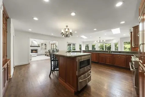 126 Stableford Drive Glen Ellyn IL 60137