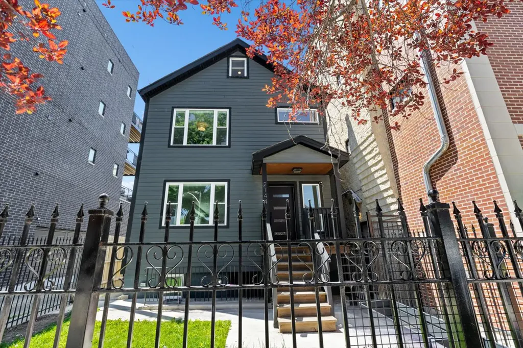 2144 North Rockwell Street Chicago IL 60647