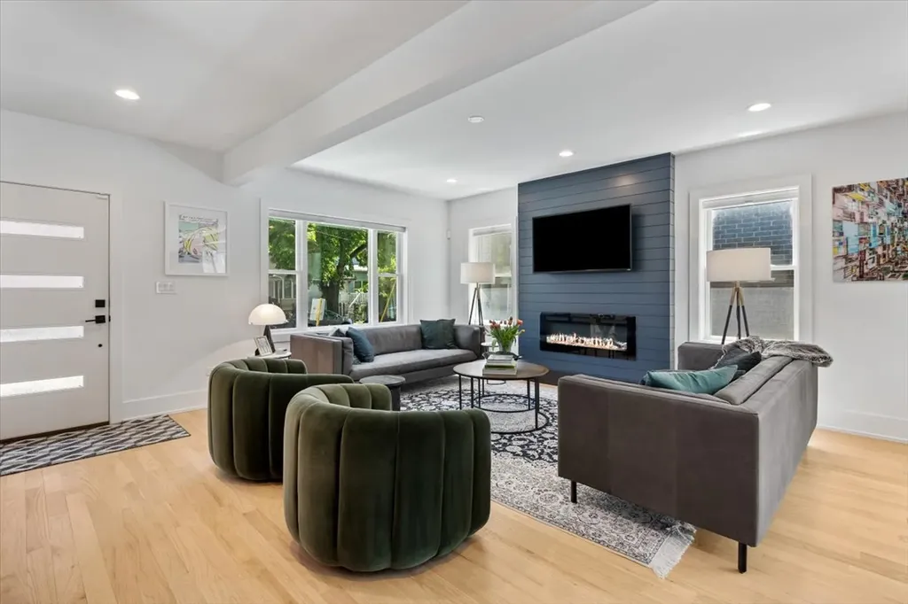 2144 North Rockwell Street Chicago IL 60647