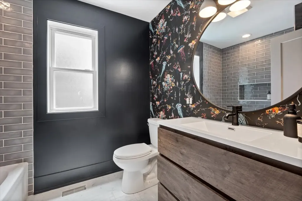 2144 North Rockwell Street Chicago IL 60647