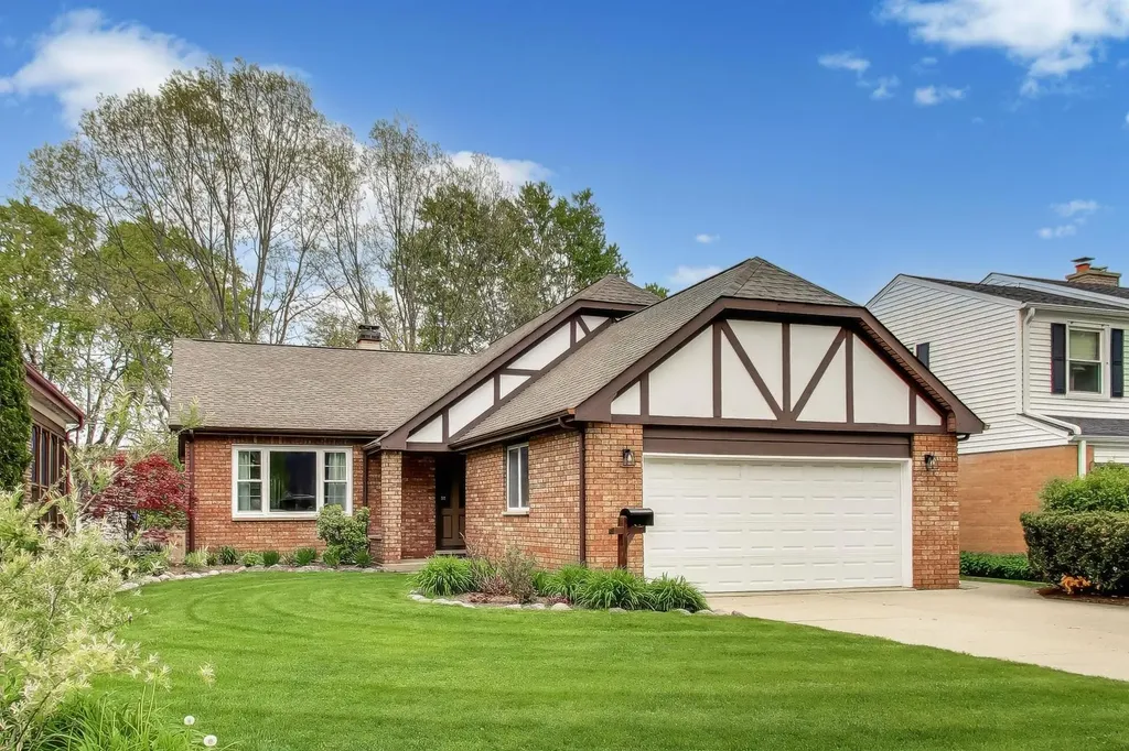 313 South Hi Lusi Avenue Mount Prospect IL 60056