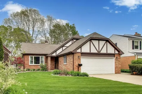 313 South Hi Lusi Avenue Mount Prospect IL 60056