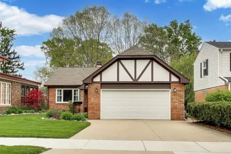 313 South Hi Lusi Avenue Mount Prospect IL 60056