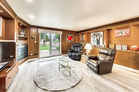 313 South Hi Lusi Avenue Mount Prospect IL 60056
