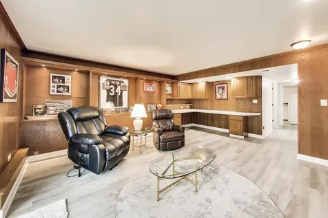 313 South Hi Lusi Avenue Mount Prospect IL 60056