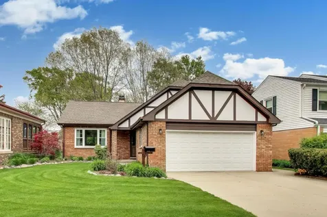 313 South Hi Lusi Avenue Mount Prospect IL 60056