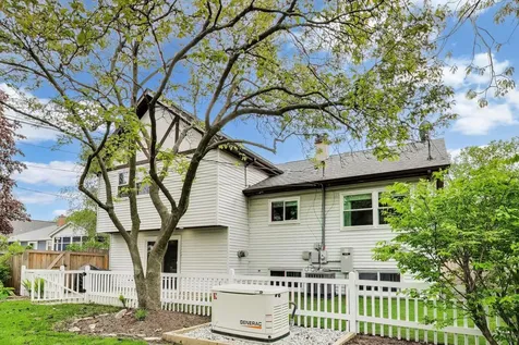 313 South Hi Lusi Avenue Mount Prospect IL 60056
