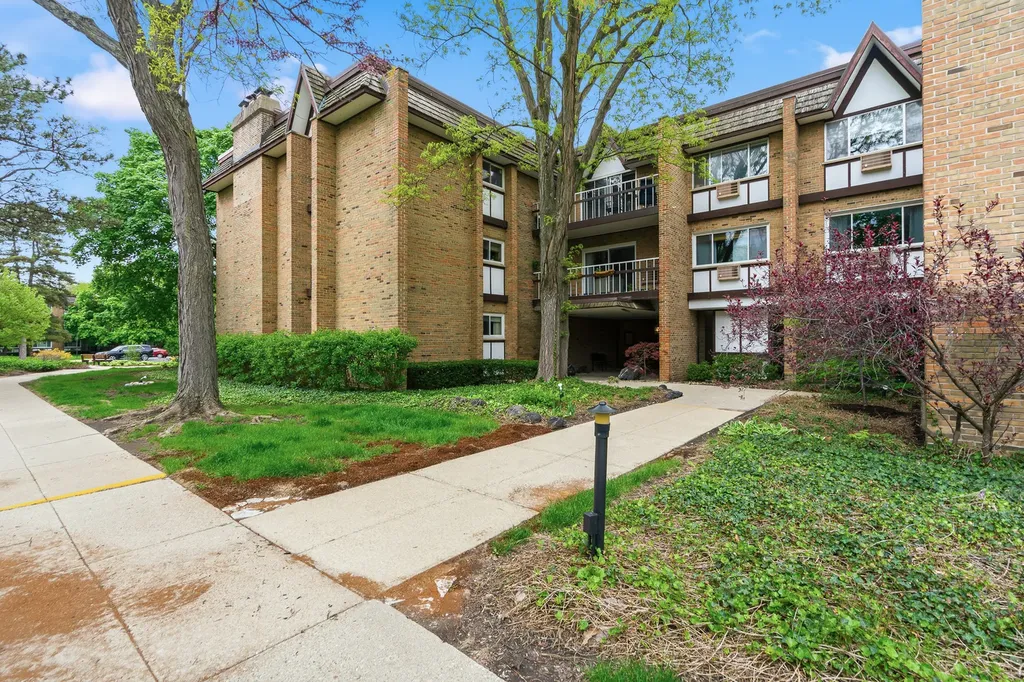 320 Claymoor Road Hinsdale IL 60521