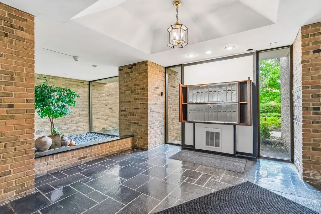 320 Claymoor Road Hinsdale IL 60521
