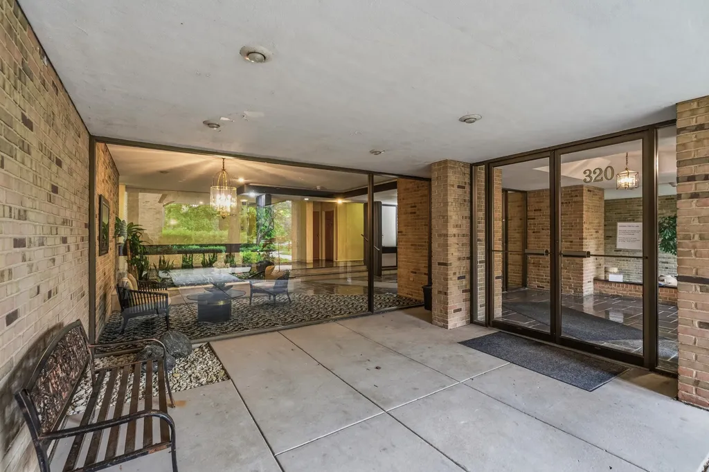 320 Claymoor Road Hinsdale IL 60521