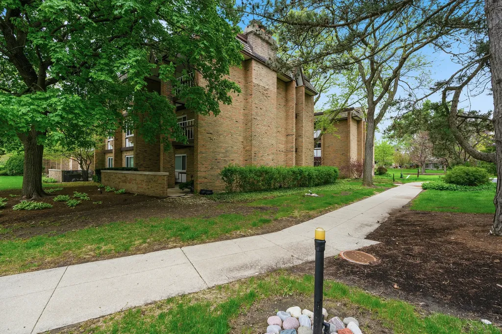 320 Claymoor Road Hinsdale IL 60521