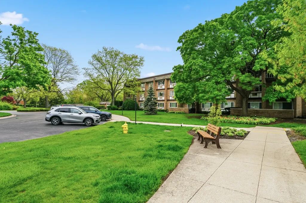 320 Claymoor Road Hinsdale IL 60521