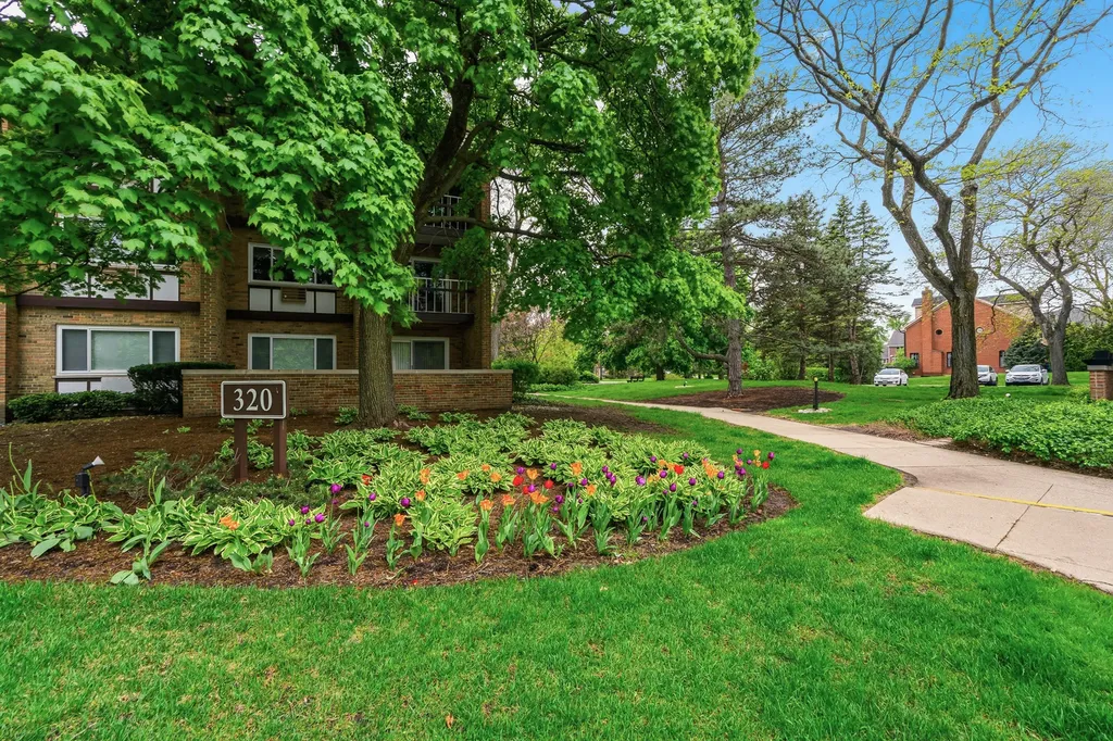 320 Claymoor Road Hinsdale IL 60521