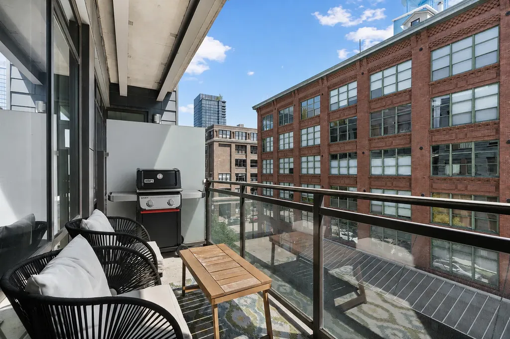 28 North Carpenter Street Chicago IL 60607