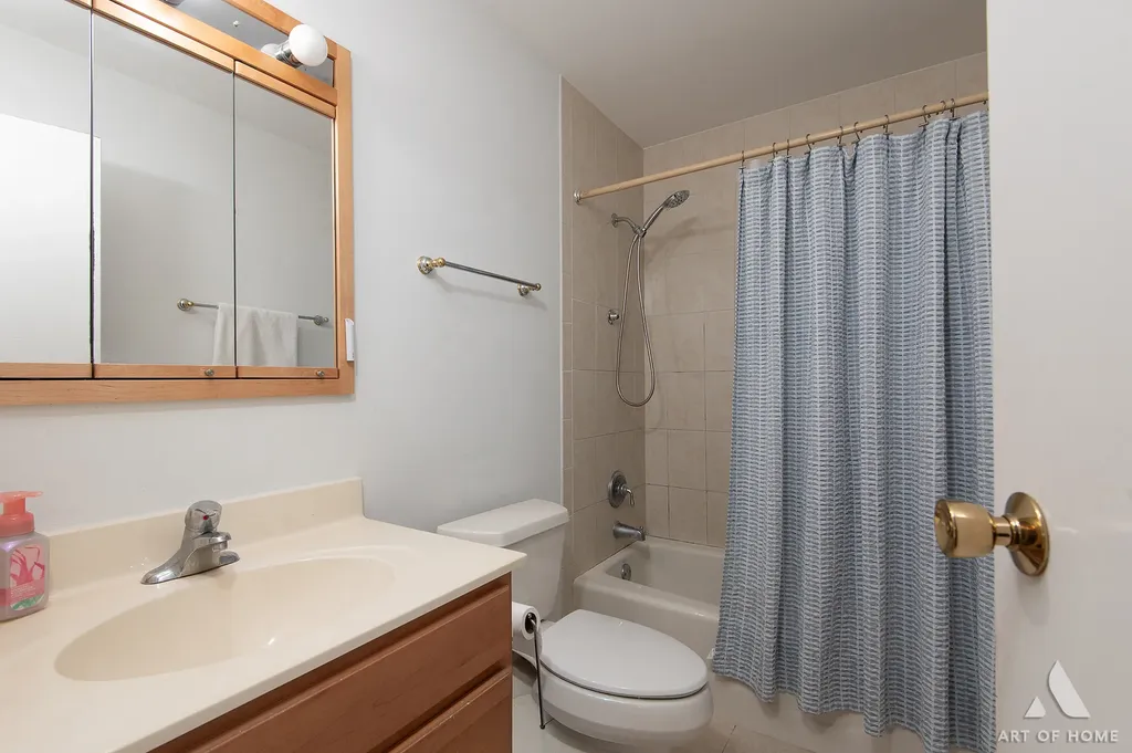 2 Dogwood Road Rolling Meadows IL 60008