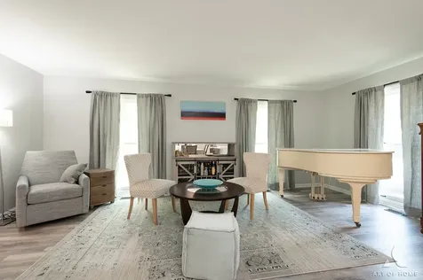 2 Dogwood Road Rolling Meadows IL 60008