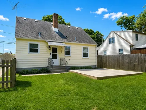 1004 21ST Street Zion IL 60099
