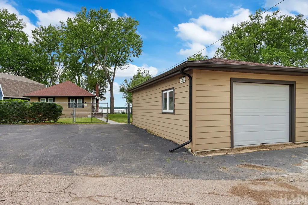 39225 North Shore Avenue Antioch IL 60002
