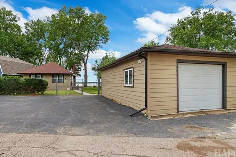 39225 North Shore Avenue Antioch IL 60002