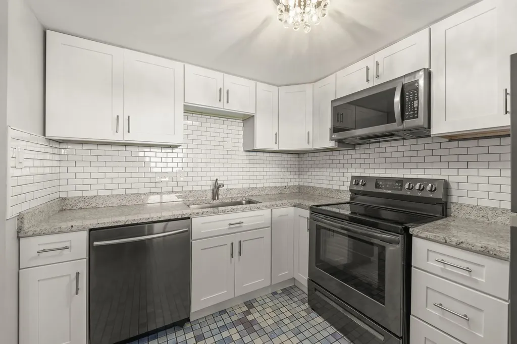 2005 South Finley Road Lombard IL 60148
