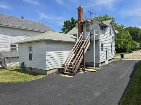 627 N. 11th Street Dekalb IL 60115