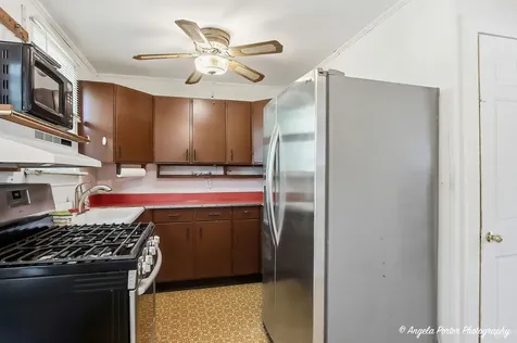 12 Arlington Lane Fox Lake IL 60020