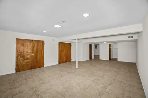 16650 Greenwood Avenue South Holland IL 60473