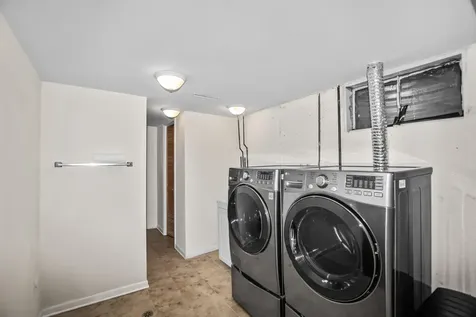 16650 Greenwood Avenue South Holland IL 60473