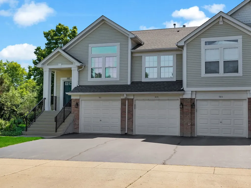 979 Huntington Drive Elk Grove Village IL 60007