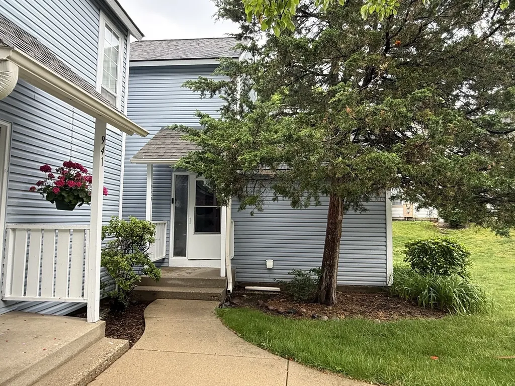 939 Chase Court Gurnee IL 60031