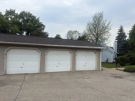 939 Chase Court Gurnee IL 60031