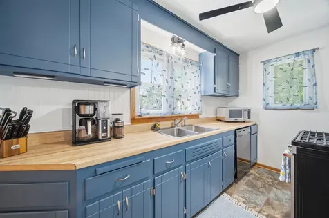 14357 Knox Avenue Midlothian IL 60445