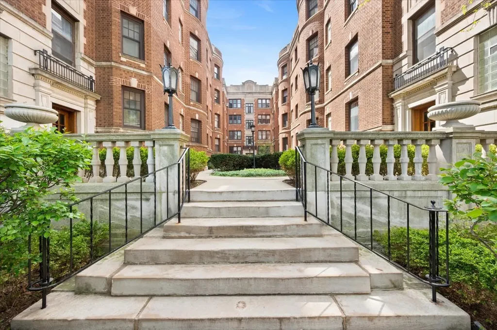 2326 North Lincoln Park We Chicago IL 60614