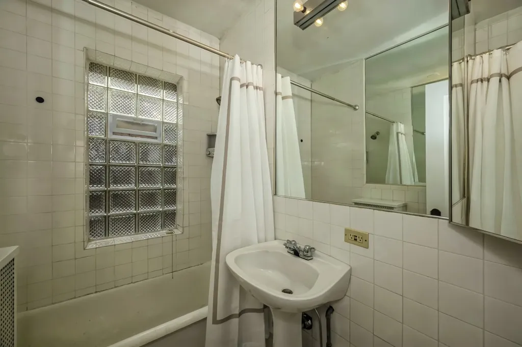 2326 North Lincoln Park We Chicago IL 60614
