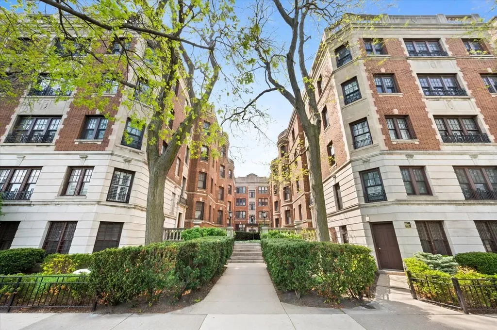 2326 North Lincoln Park We Chicago IL 60614