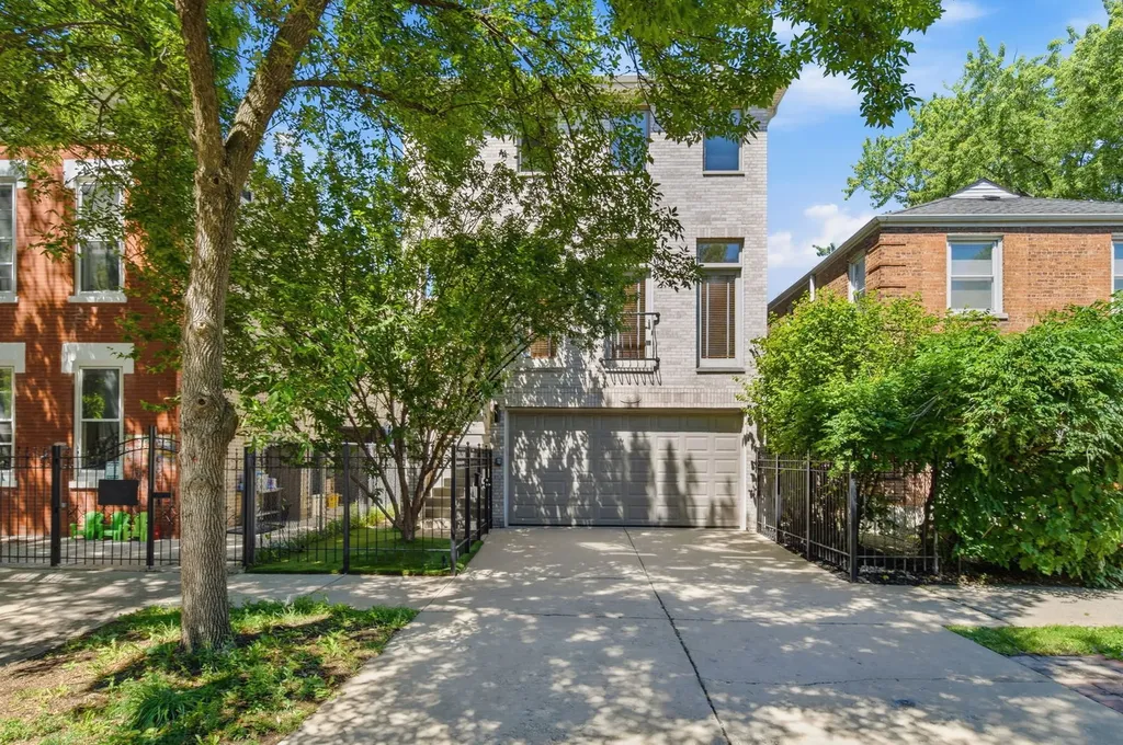 722 North Leavitt Street Chicago IL 60612