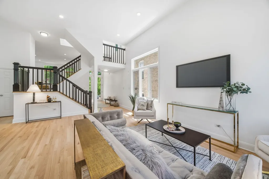 722 North Leavitt Street Chicago IL 60612