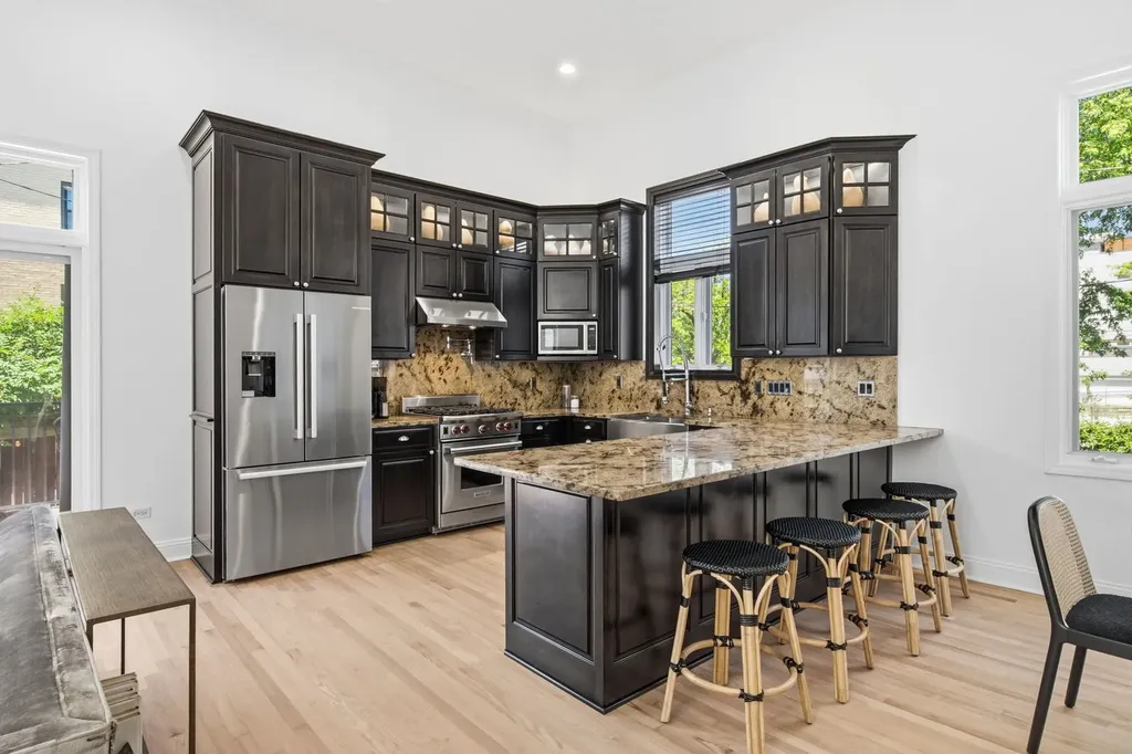 722 North Leavitt Street Chicago IL 60612