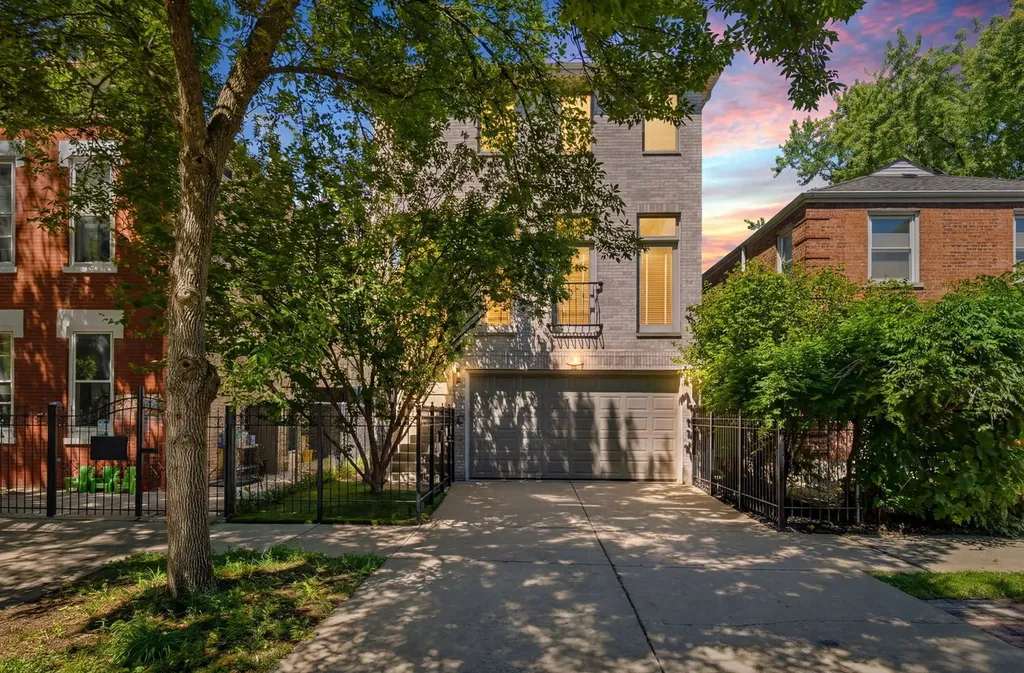 722 North Leavitt Street Chicago IL 60612