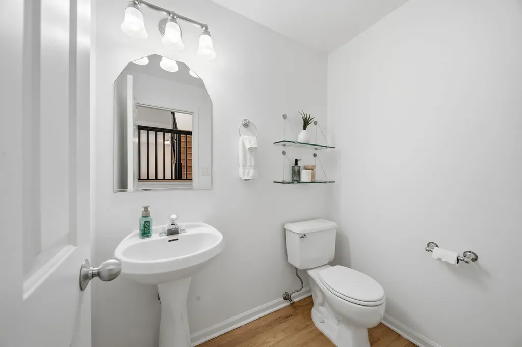 722 North Leavitt Street Chicago IL 60612